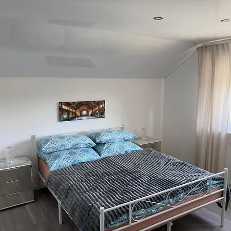 Moderne 3 In Der Eifel - Ideal Fuer Familien Und Geschaeftsreisende דירה מכרניך